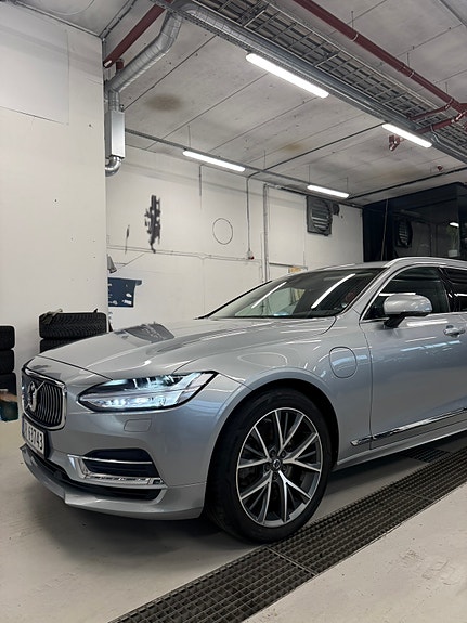 Volvo V90 2 of 25
