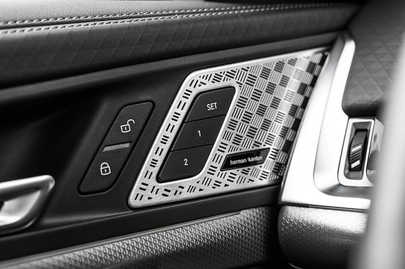 BMW iX2 27 of 30