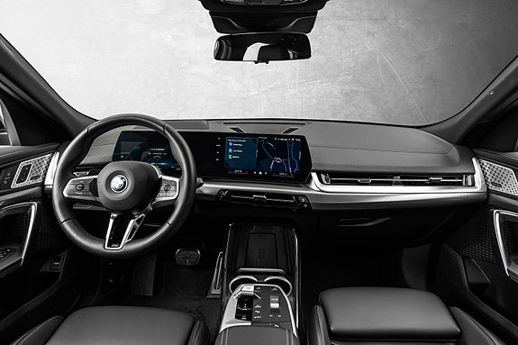 BMW iX2 16 of 30