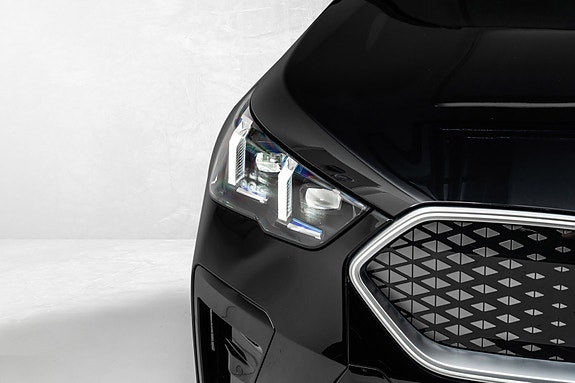 BMW iX2 4 of 30