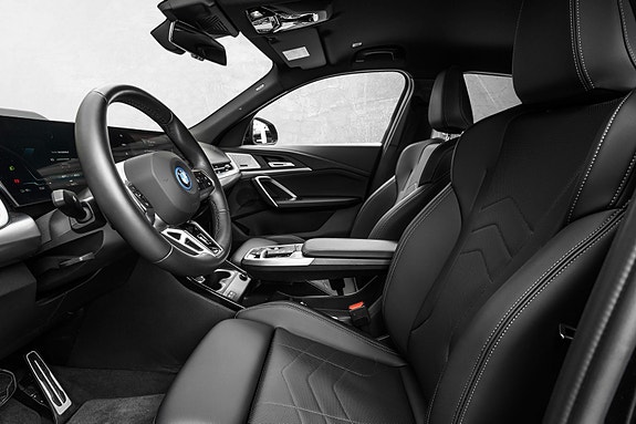 BMW iX2 12 of 30