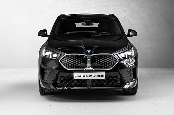 BMW iX2 3 of 30