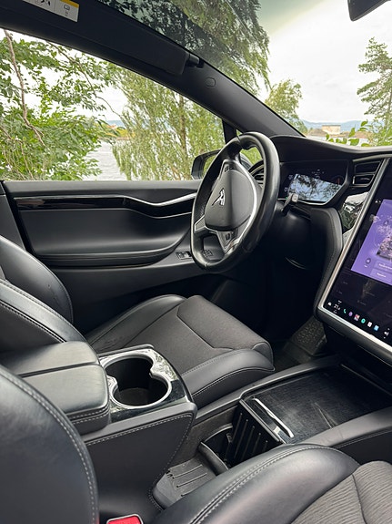 Tesla Model X 11 of 20