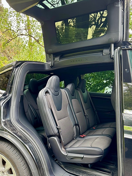 Tesla Model X 13 of 20