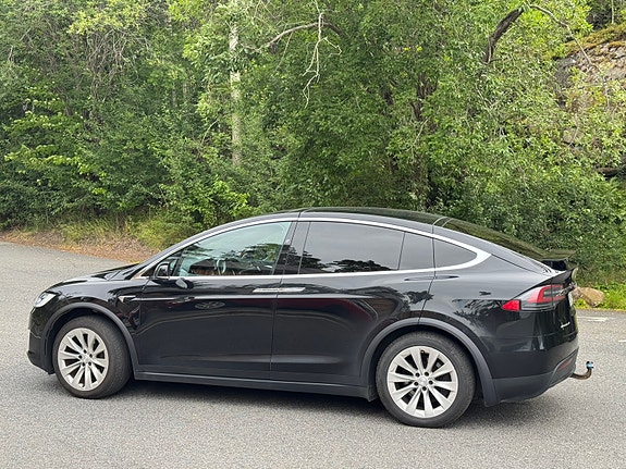 Tesla Model X 4 of 20
