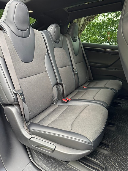 Tesla Model X 14 of 20