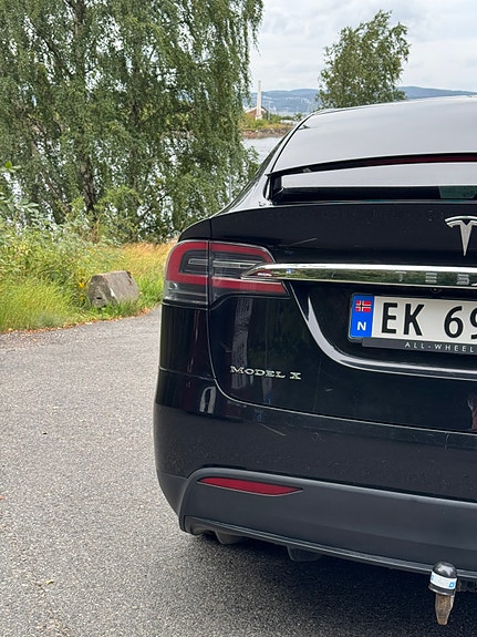 Tesla Model X 8 of 20