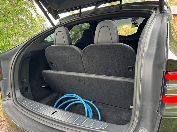Tesla Model X 17 of 20