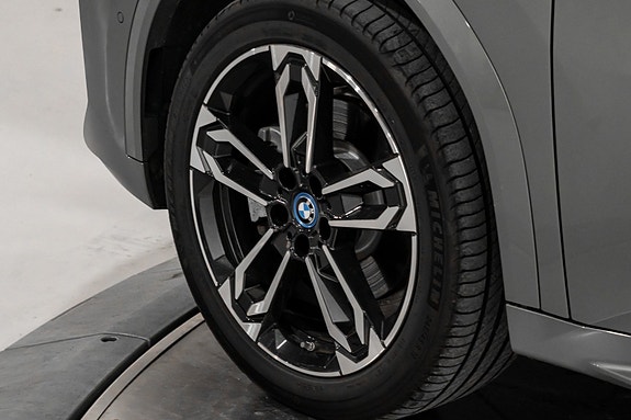 BMW iX2 9 of 30