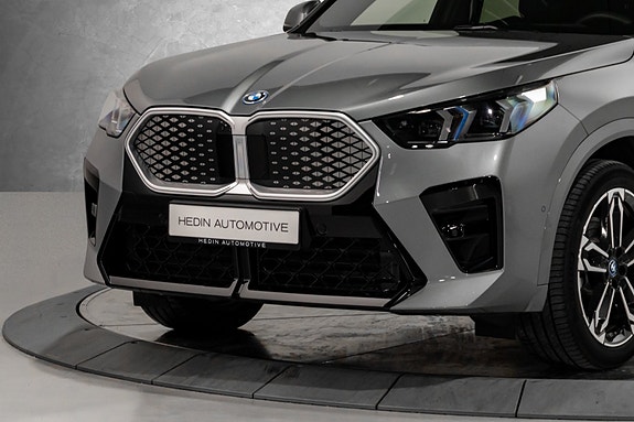 BMW iX2 2 of 30