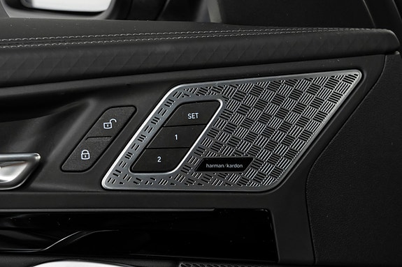 BMW iX2 16 of 30