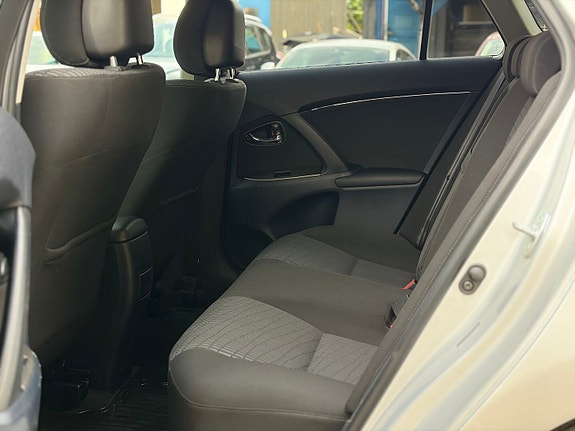 Toyota Avensis 16 of 30