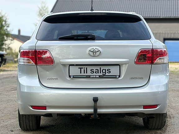 Toyota Avensis 10 of 30