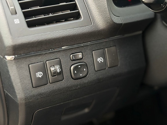 Toyota Avensis 24 of 30