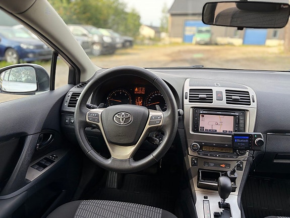 Toyota Avensis 18 of 30