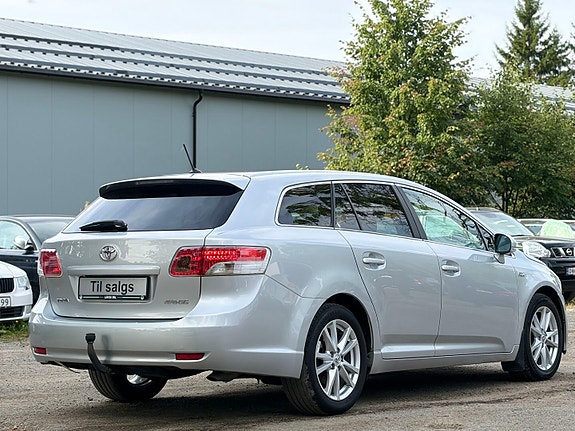 Toyota Avensis 8 of 30