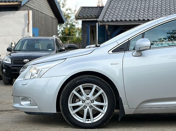 Toyota Avensis 6 of 30