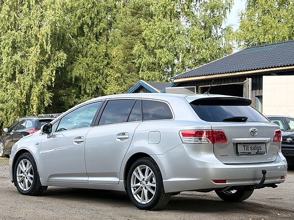 Toyota Avensis 12 of 30