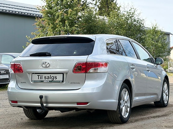 Toyota Avensis 9 of 30