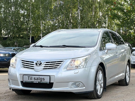 Toyota Avensis 2 of 30