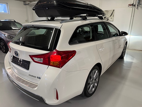 Toyota Auris 10 of 30