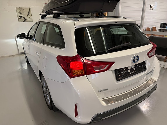 Toyota Auris 8 of 30