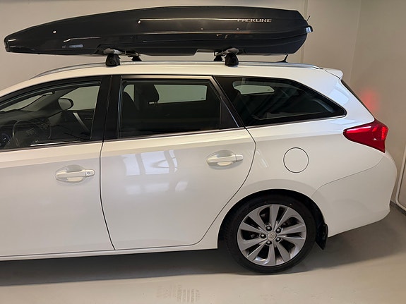 Toyota Auris 7 of 30