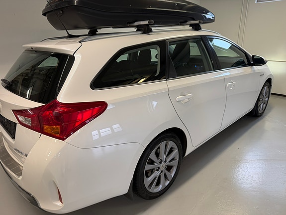 Toyota Auris 6 of 30