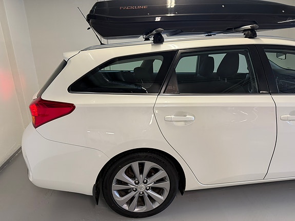 Toyota Auris 9 of 30