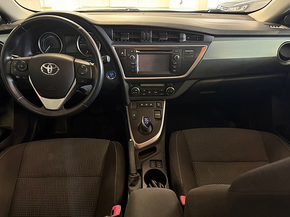 Toyota Auris 12 of 30
