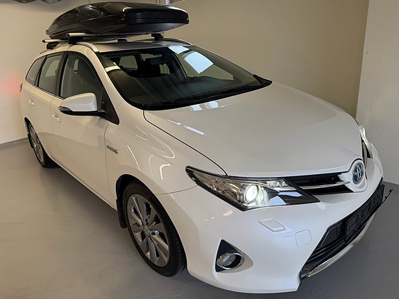 Toyota Auris 2 of 30