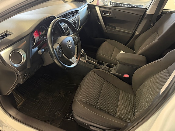 Toyota Auris 11 of 30