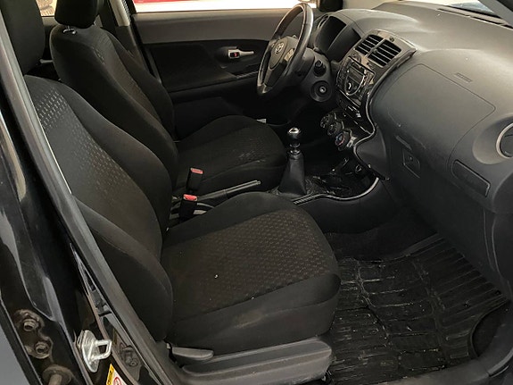 Toyota Urban Cruiser 11 of 28