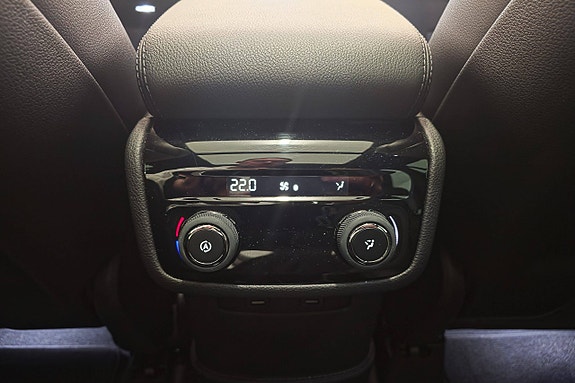NIO ES8 21 of 30
