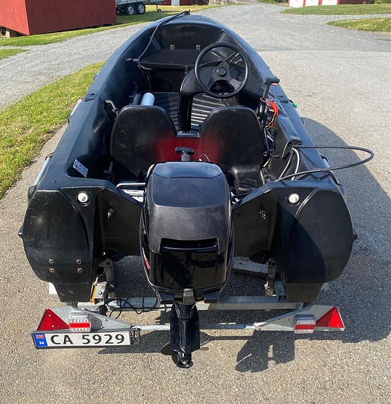 River 350 XR med Mercury 10HK 4 of 9