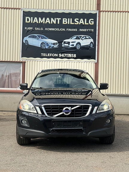 Volvo XC60 2 of 29