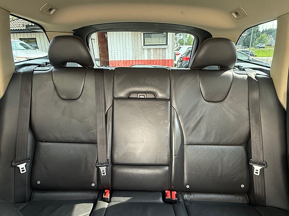 Volvo XC60 18 of 29