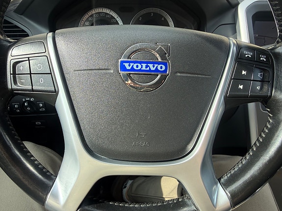 Volvo XC60 10 of 29