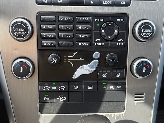Volvo XC60 15 of 29