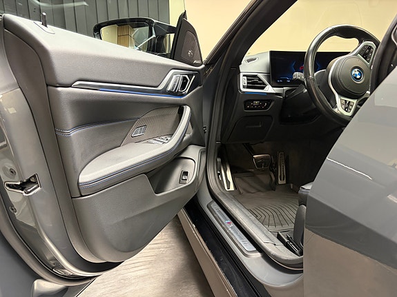 BMW i4 10 of 30