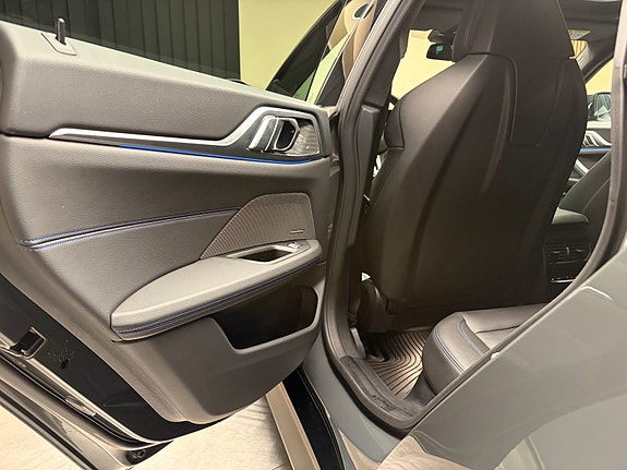 BMW i4 27 of 30