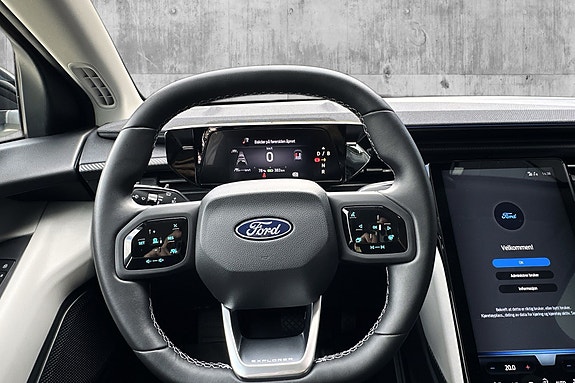 Ford Explorer 15 of 27