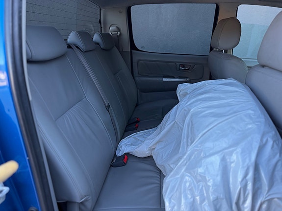 Toyota HiLux 15 of 29