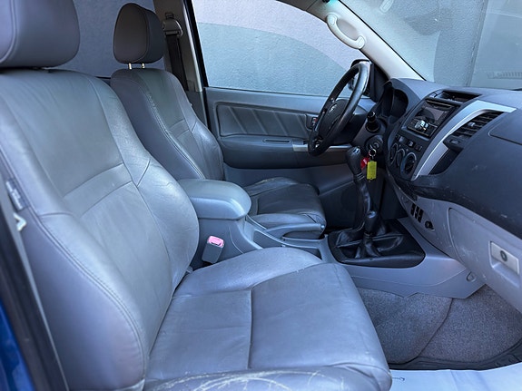 Toyota HiLux 13 of 29