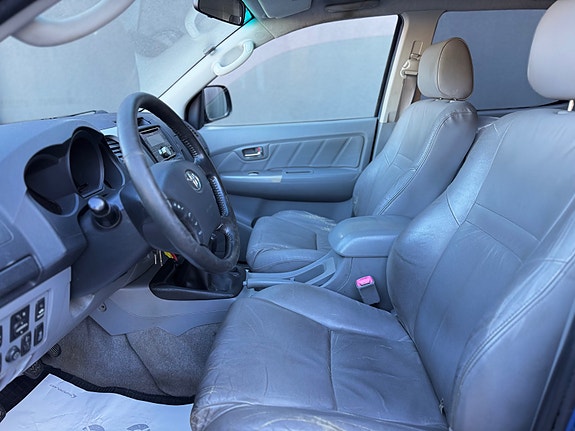 Toyota HiLux 17 of 29