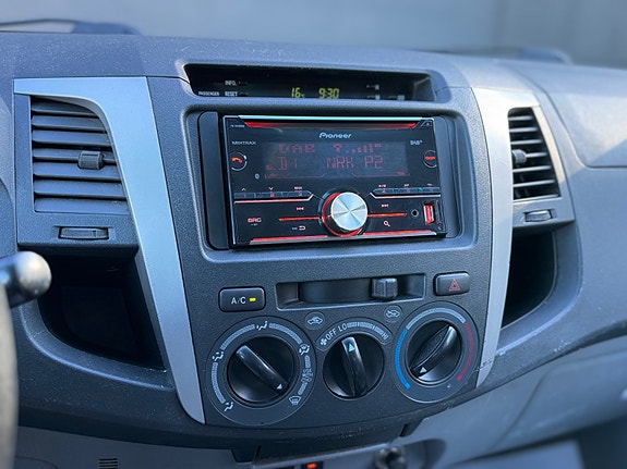 Toyota HiLux 25 of 29