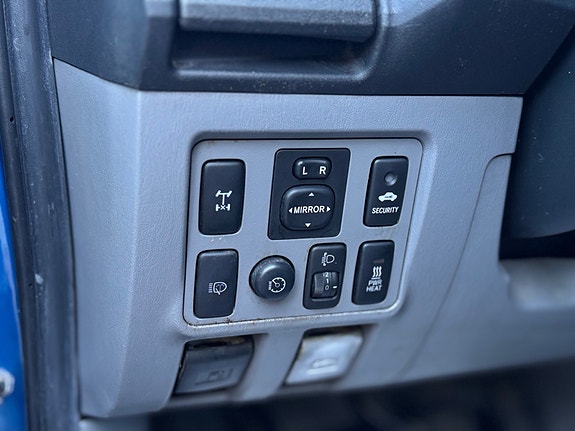 Toyota HiLux 20 of 29