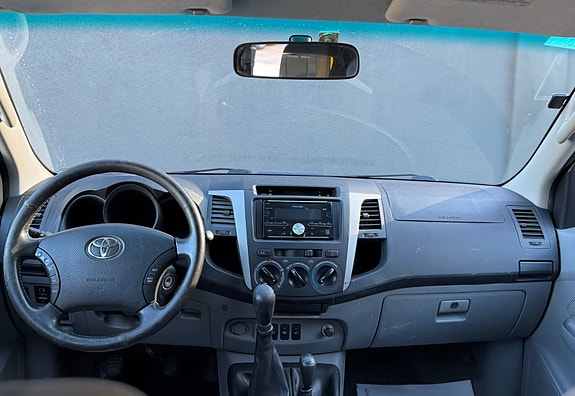 Toyota HiLux 21 of 29