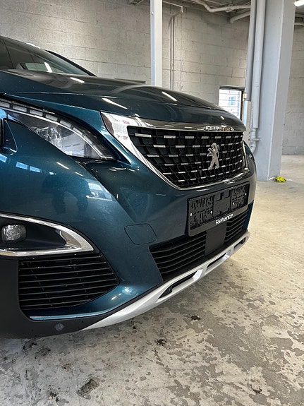 Peugeot 5008 3 of 17