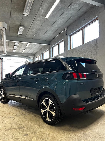 Peugeot 5008 4 of 17